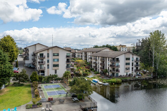 Bitter Lake Village in Seattle, WA - Foto de edificio - Building Photo