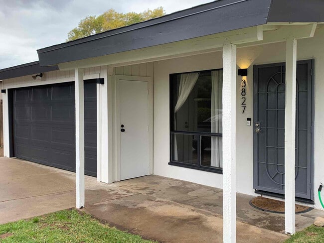 3827 Palo Dr in Bonita, CA - Building Photo - Building Photo