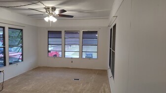 11 Sophie Ave in Dunedin, FL - Building Photo
