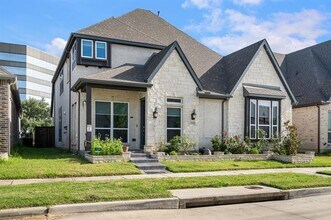 12591 Royal Oaks Ln in Farmers Branch, TX - Building Photo - Building Photo