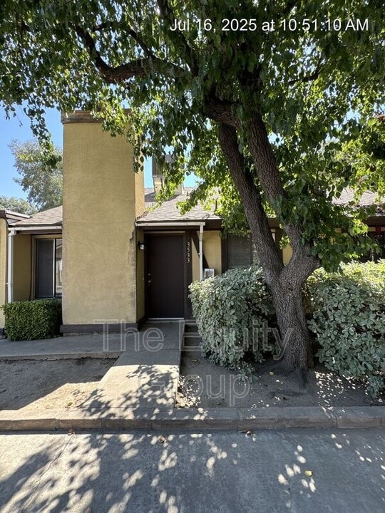 3533 S County Center Dr in Visalia, CA - Building Photo