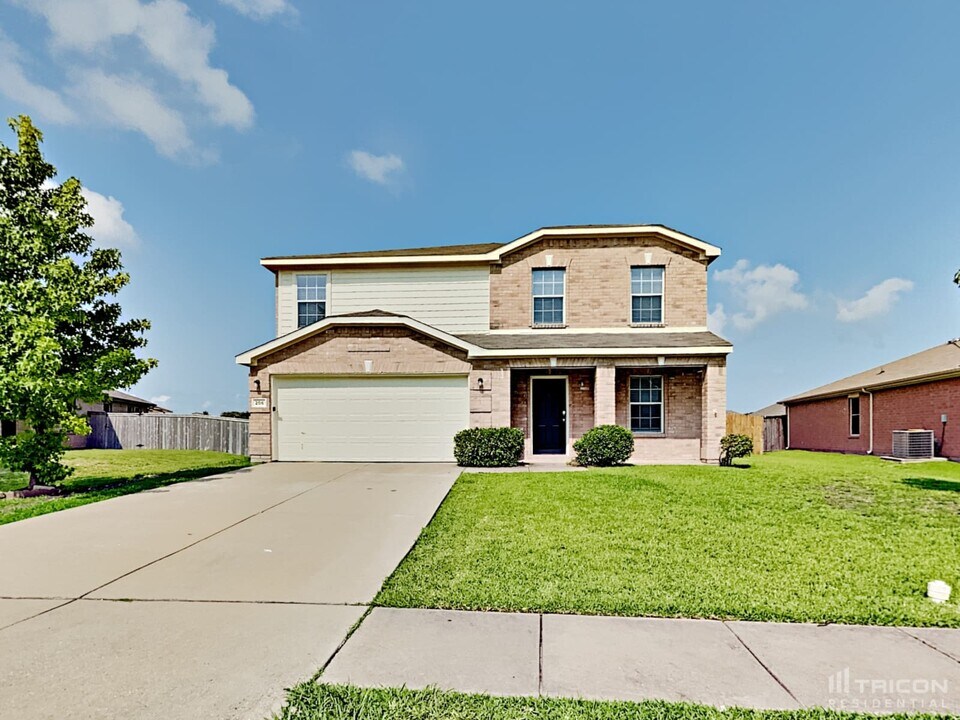 206 Cornell Dr in Forney, TX - Foto de edificio