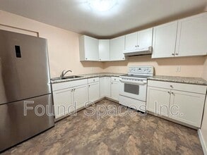 221 Ahrens St W in Kitchener, ON - Building Photo - Building Photo