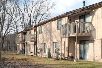 West Oaks in Southfield, MI - Foto de edificio - Building Photo