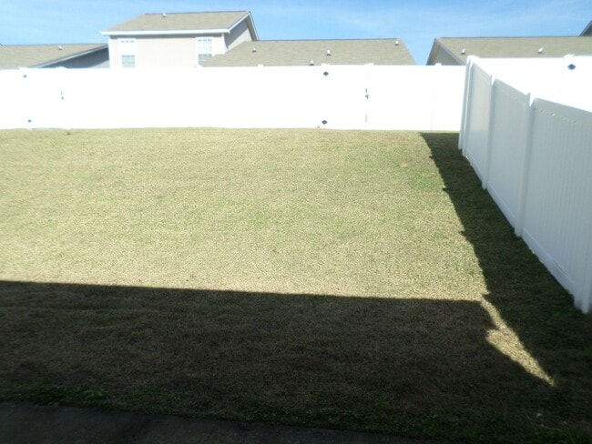 225 Camden Drive in Enterprise, AL - Foto de edificio - Building Photo