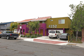 4246 Van Dyke Ave in San Diego, CA - Building Photo - Building Photo