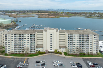 Captain Cove's Condominiums in Quincy, MA - Building Photo - Building Photo