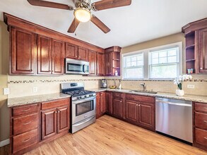 18 Own Home Ave in Wilton, CT - Building Photo - Building Photo