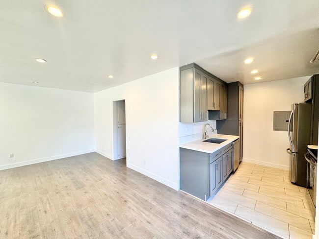 1948 S Rimpau Blvd in Los Angeles, CA - Building Photo - Building Photo