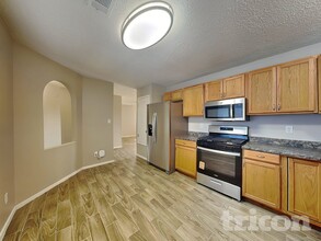 848 Rebecca Ct NE in Rio Rancho, NM - Foto de edificio - Building Photo