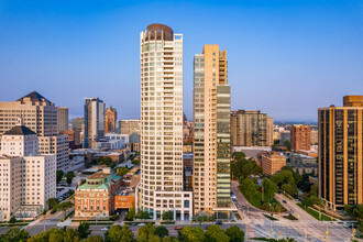 University Club Tower in Milwaukee, WI - Building Photo - Building Photo