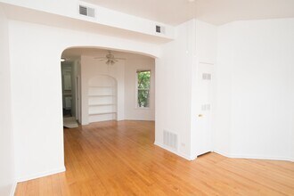 3625 W Wrightwood Ave, Unit A05C in Chicago, IL - Foto de edificio - Building Photo