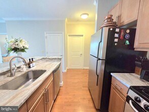 11770 Sunrise Valley Dr in Reston, VA - Building Photo - Building Photo