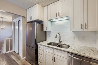 5525 Lindsay Street in Golden Valley, MN - Building Photo - Building Photo