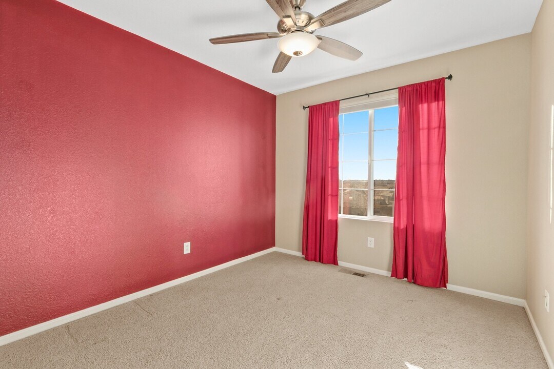 10686 Kalispell St in Commerce City, CO - Building Photo