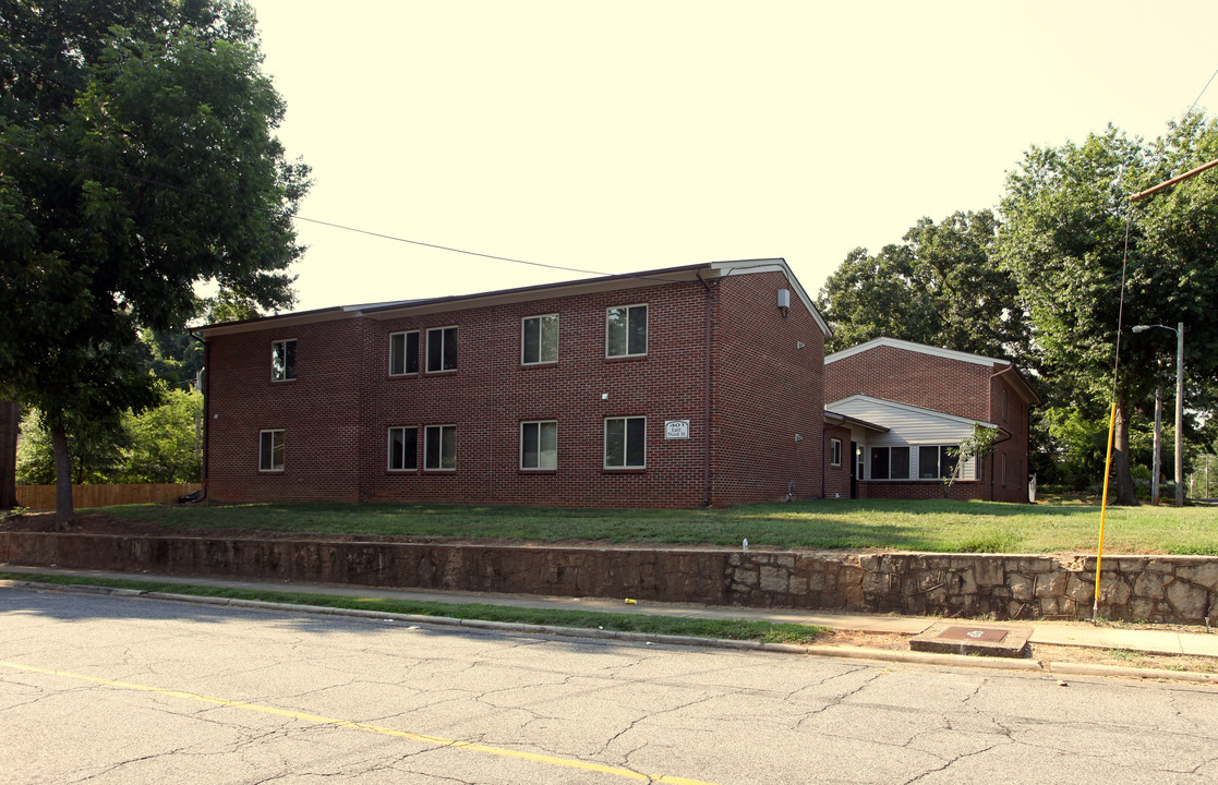 401 E 3rd Ave in Gastonia, NC - Foto de edificio