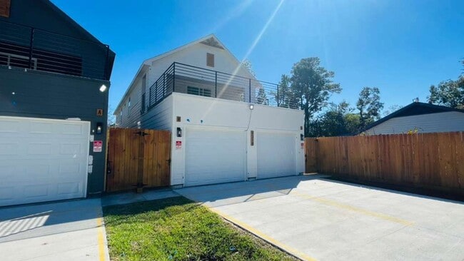 9318 Firnat St in Houston, TX - Building Photo - Building Photo