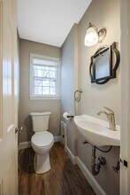 11 Acadia St in West Hartford, CT - Building Photo - Building Photo