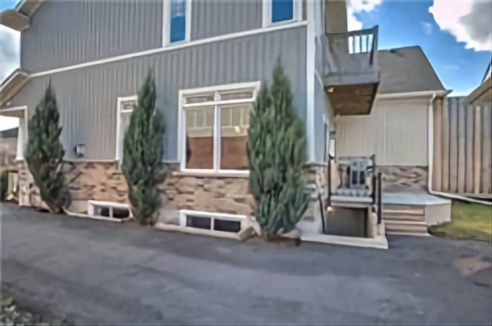 151 Winterberry Blvd in Thorold, ON - Building Photo