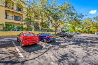 5612 Pinnacle Heights Cir in Tampa, FL - Building Photo - Building Photo