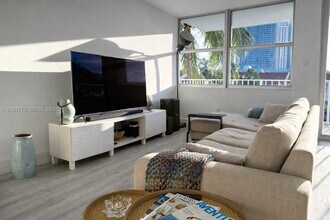 16565 NE 26th Ave in North Miami Beach, FL - Building Photo - Building Photo