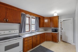 734 S Madison St in Papillion, NE - Building Photo - Building Photo