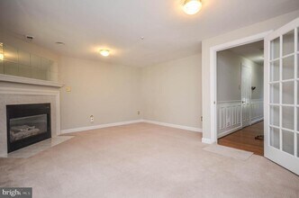 13776 Lambertina Pl in Rockville, MD - Foto de edificio - Building Photo