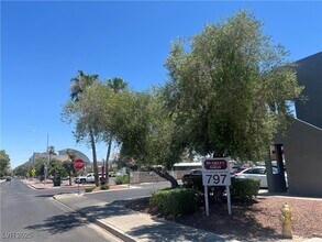 797 E Harmon Ave in Las Vegas, NV - Building Photo - Building Photo