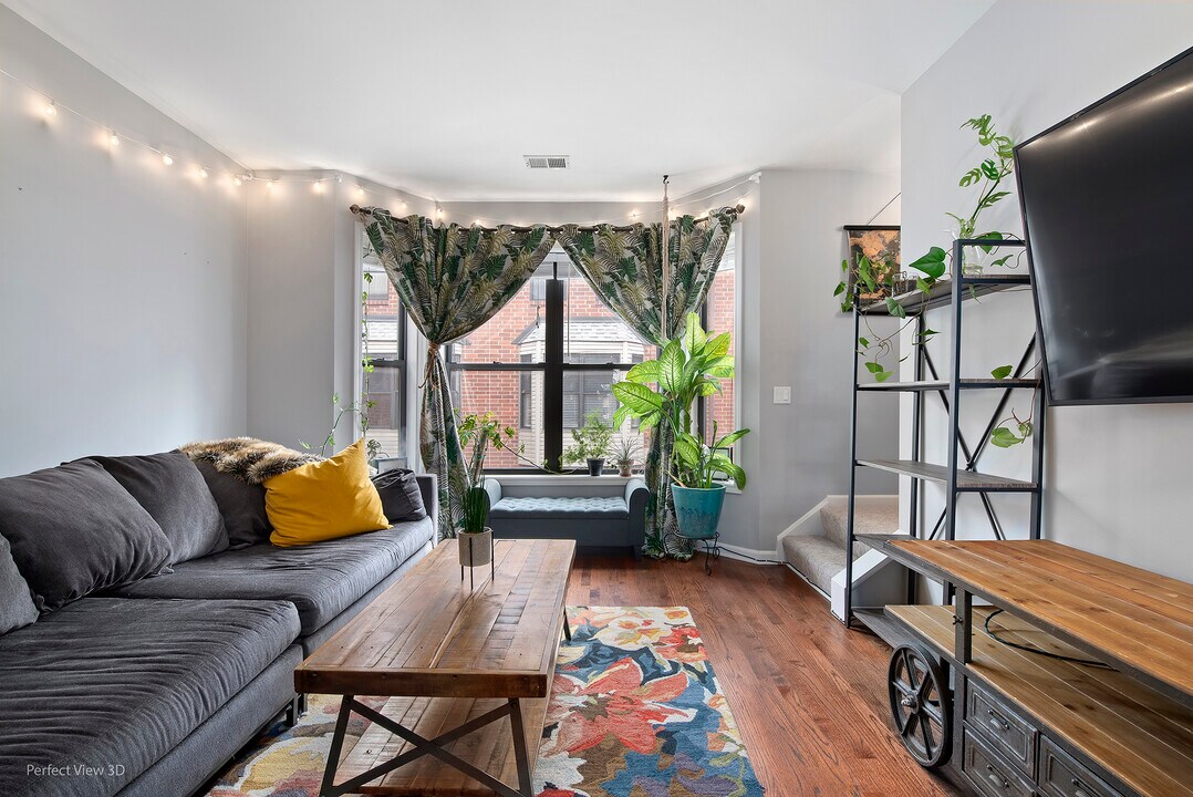 1816 N Spaulding Ave, Unit 5 in Chicago, IL - Building Photo