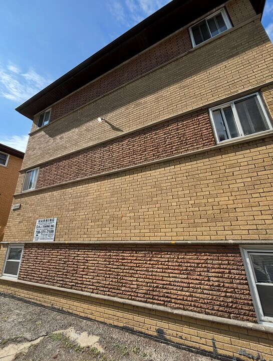 12448 Fairview Ave in Blue Island, IL - Building Photo