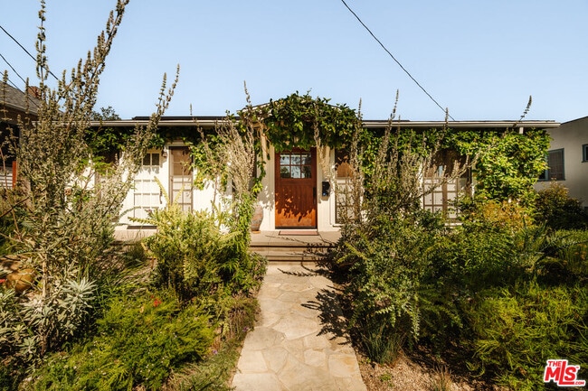 property at 1097 W Kensington Rd