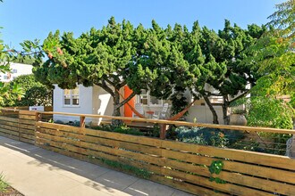 721 3rd St in Encinitas, CA - Building Photo - Building Photo