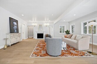 2 Wynmor Rd in Scarsdale, NY - Building Photo - Building Photo