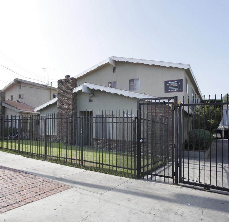 11564 Sylvan St in North Hollywood, CA - Foto de edificio