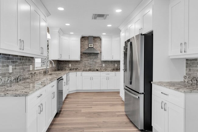 4000 49th Ave S in St. Petersburg, FL - Building Photo - Building Photo