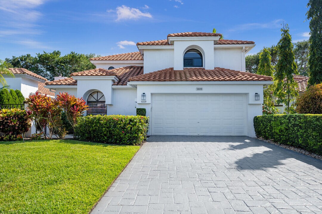 5809 NW 21st Way in Boca Raton, FL - Foto de edificio