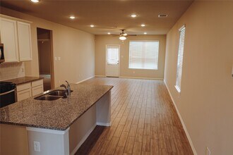 10818 Catclaw Ct in Tomball, TX - Building Photo - Building Photo