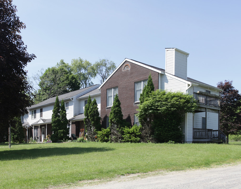 Canterbury Woods in Queensbury, NY - Foto de edificio