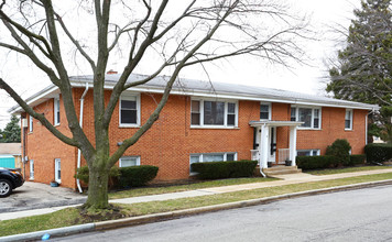 1299 Brown St in Des Plaines, IL - Building Photo - Building Photo