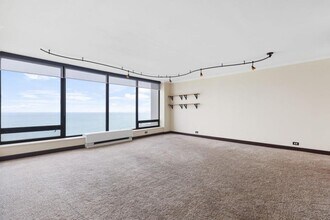 5445 N Sheridan Rd in Chicago, IL - Building Photo - Building Photo