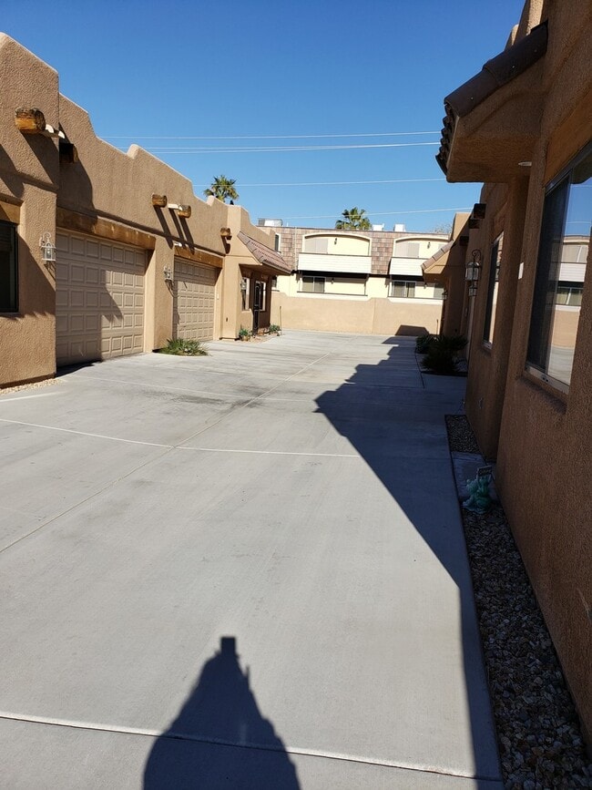 1695 Magnolia Dr in Lake Havasu City, AZ - Building Photo - Building Photo