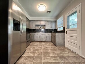 4411/4411.5-44115 Poplar St in Baton Rouge, LA - Foto de edificio - Building Photo