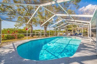 4622 Bay Crest Dr in Tampa, FL - Building Photo - Building Photo