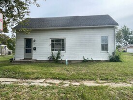 441 Freeman St in Kendallville, IN - Building Photo