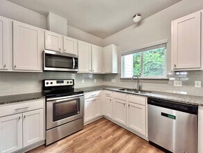 12284 Mulligan Glen Ct in Austin, TX - Building Photo - Building Photo