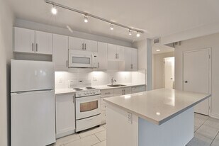 494 Avenue Rd in Toronto, ON - Building Photo