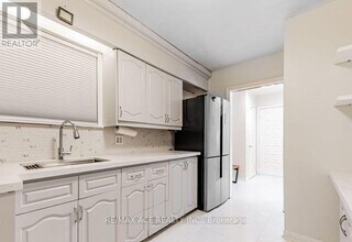 101 Flora Dr in Toronto, ON - Building Photo - Building Photo