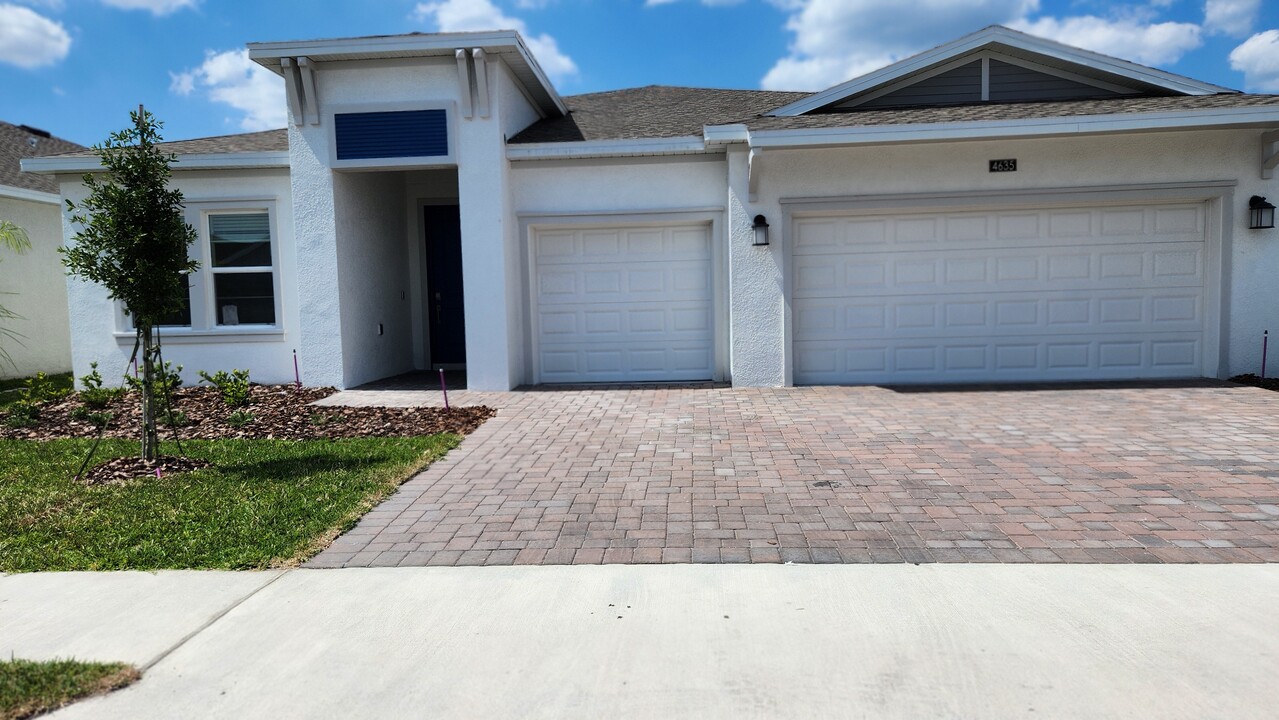4635 Wandsworth Way in Davenport, FL - Building Photo