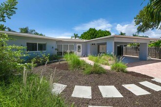 2164 NE 27th Dr in Wilton Manors, FL - Building Photo - Building Photo