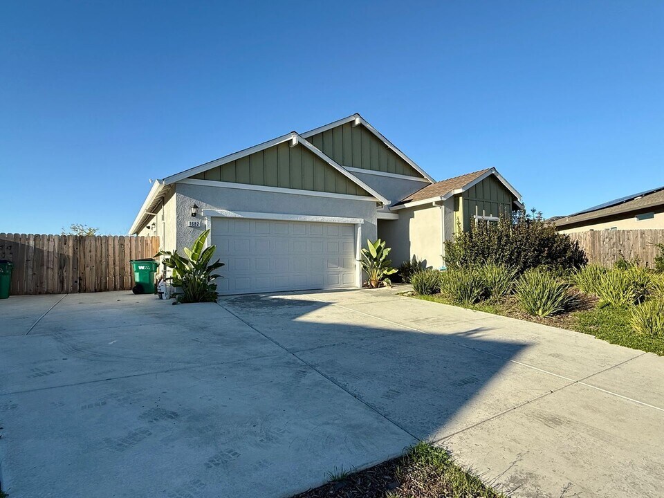 1682 Almondwood Dr in Orland, CA - Building Photo